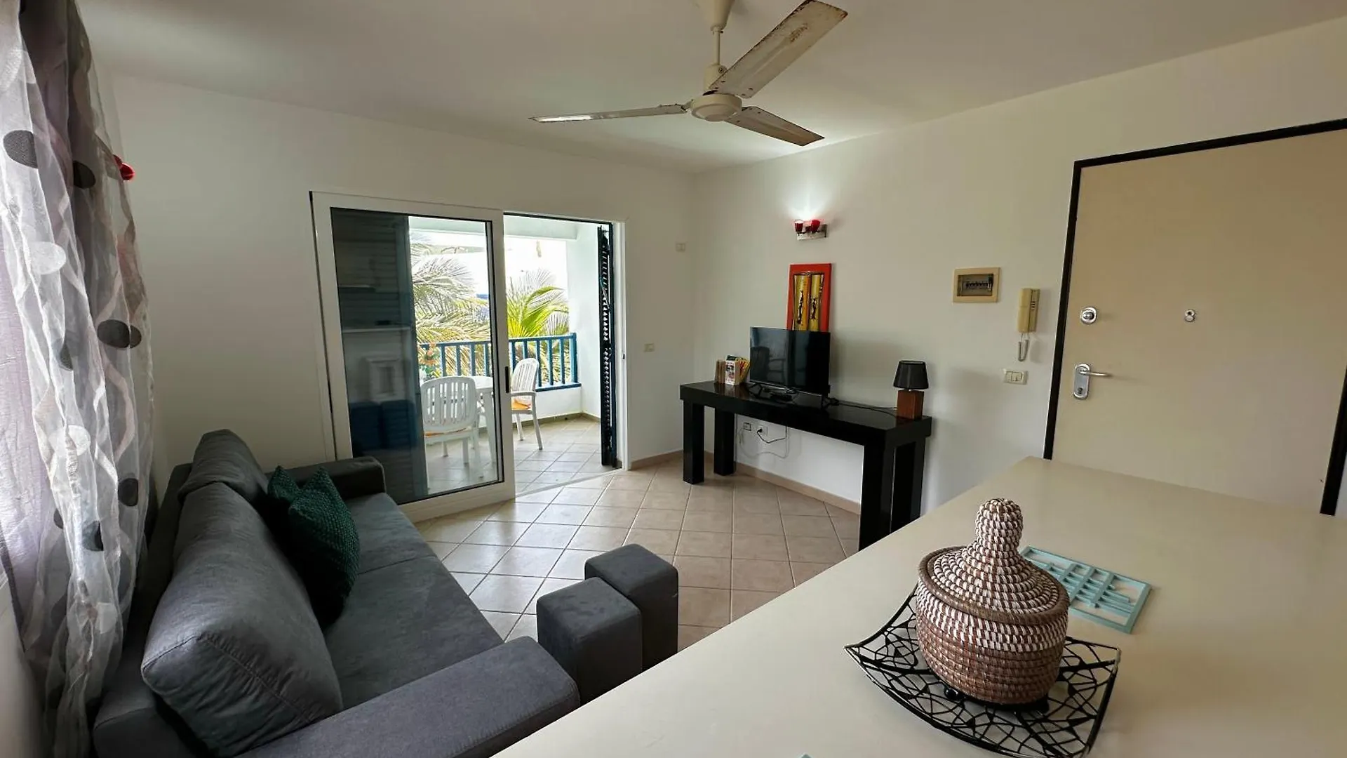 Apartment Leme Bedje - By Bobbywashere Santa Maria